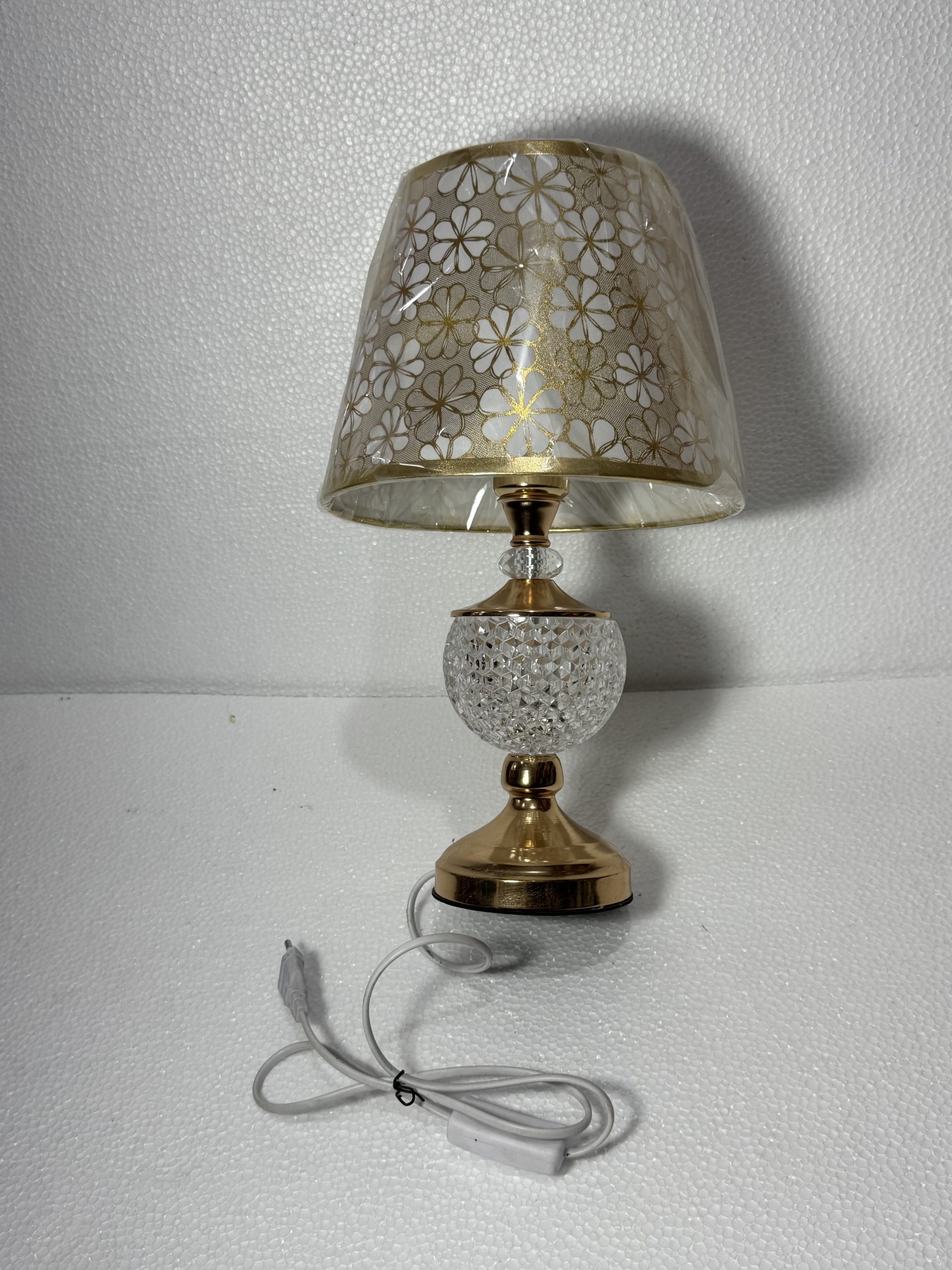 Lámpara con Base de Cristal y Metal Dorado