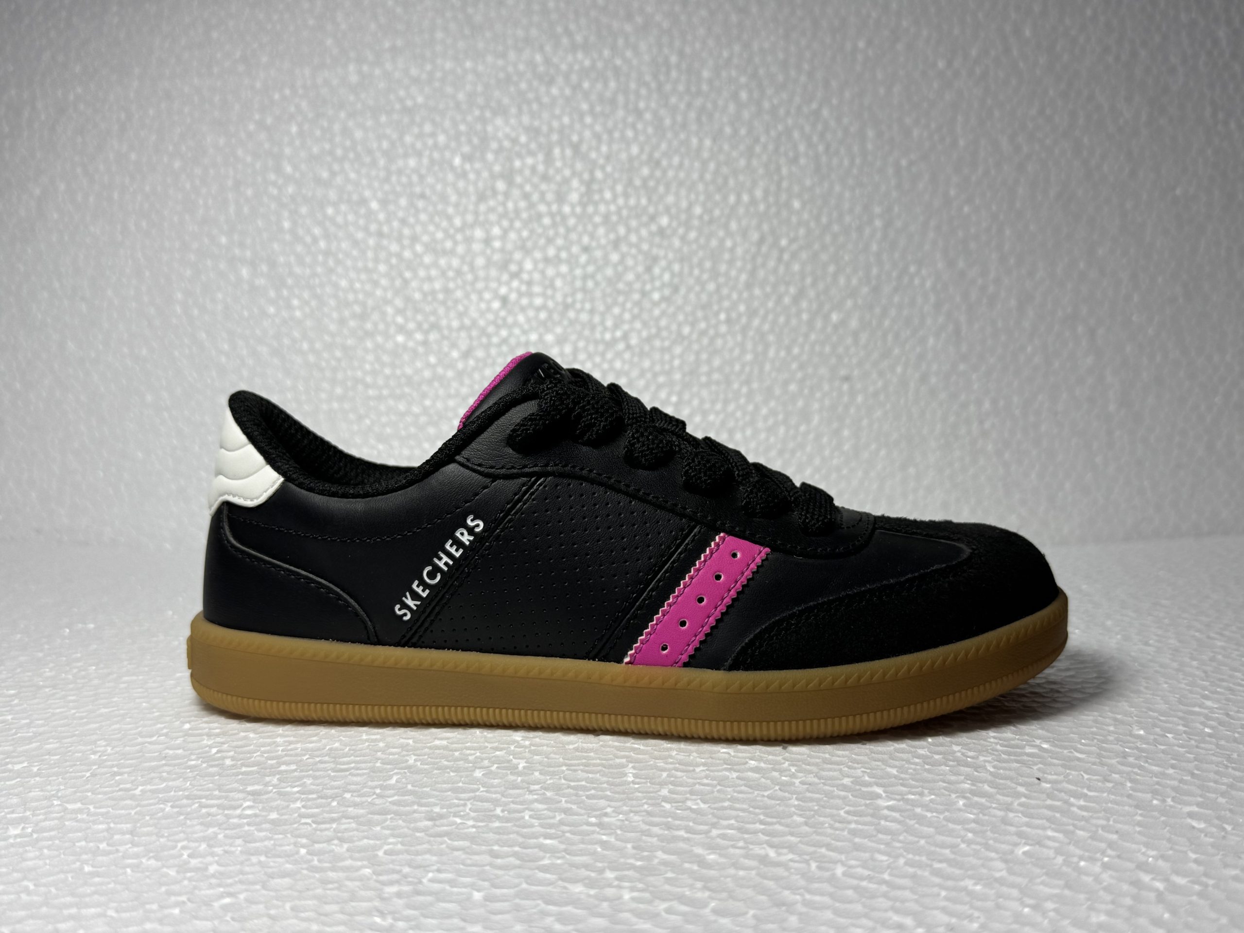 Zapatilla Skechers Color Negro y Rosado Talla 31